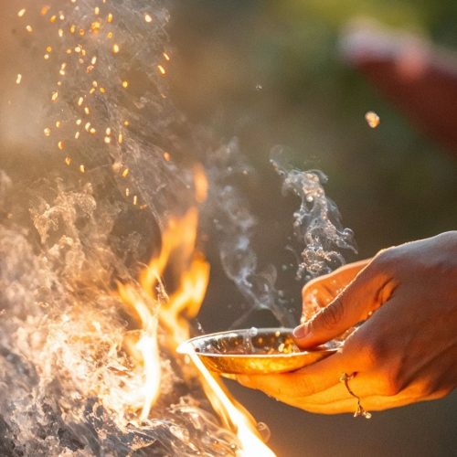 Pangera-Rauhnächte-Feuer mit Feuerschale